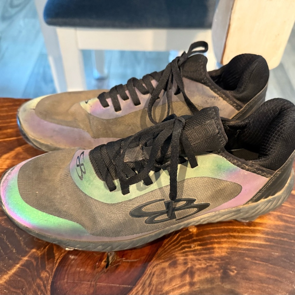 Stylish Athletic Shoes in Iridescent Black size 8M